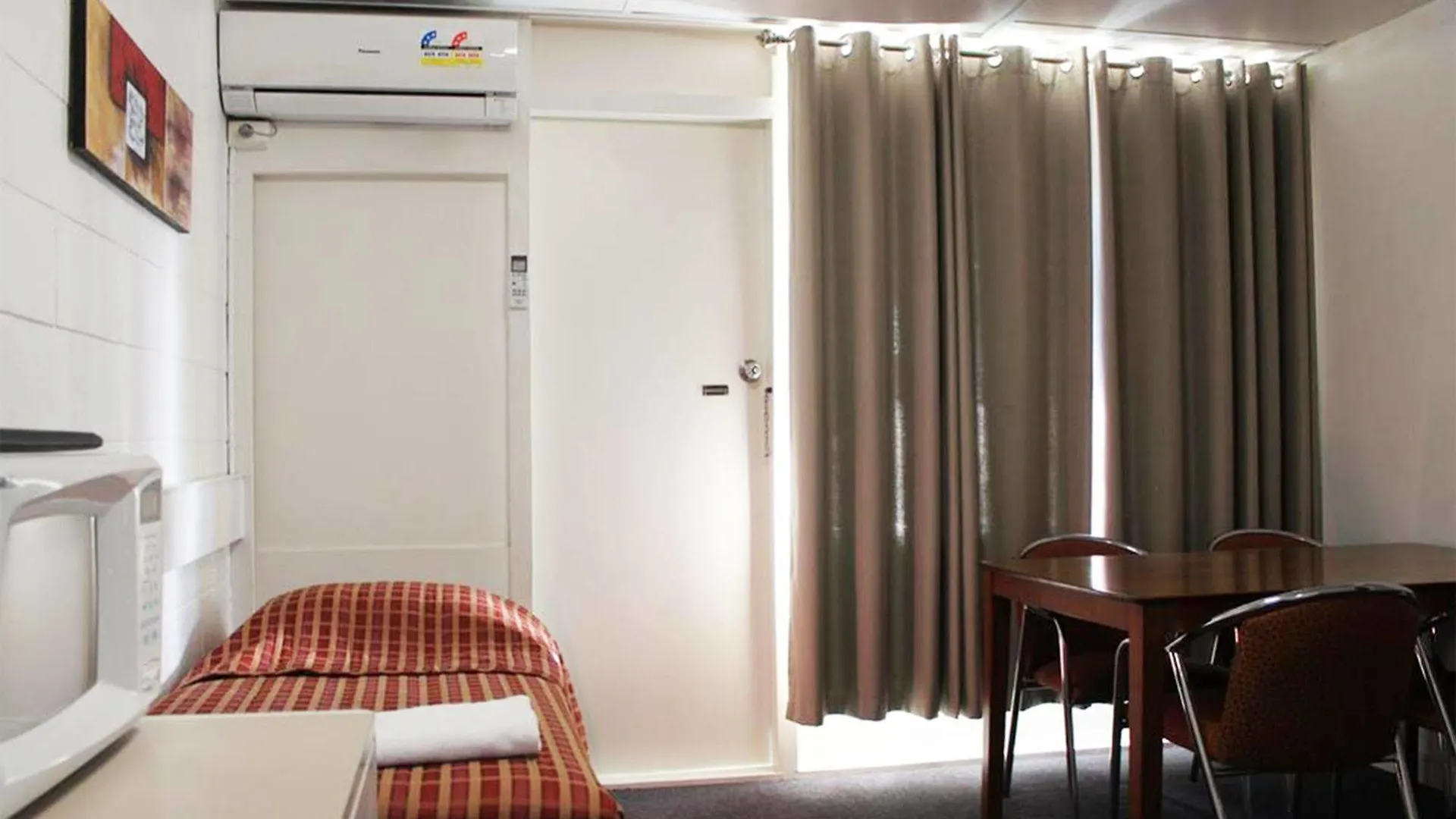 ****  Motel Carnarvon Roma Australia